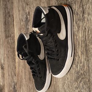 Womens Nike mid top shoes size 8